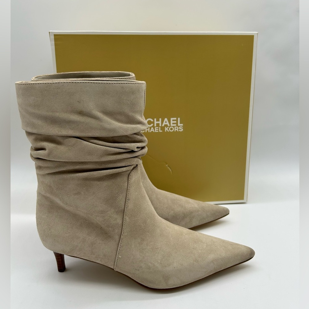 Michael Kors Dawn Suede Heeled Ankle Booties Light Sand Size 7M New With Box - Picture 10 of 13